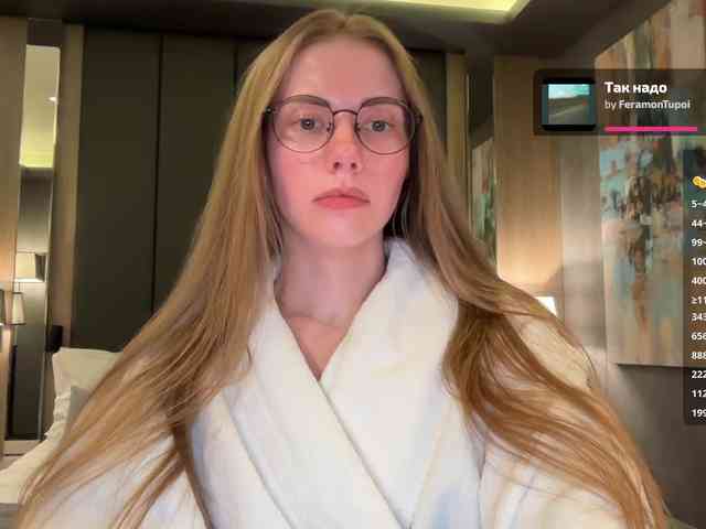 VikkiExtraCheese webcam