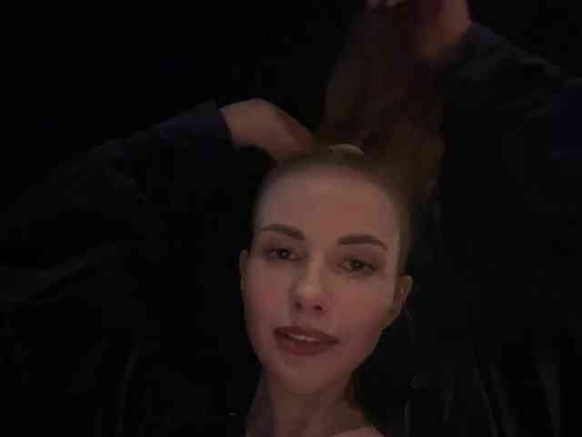 VikkiExtraCheese webcam