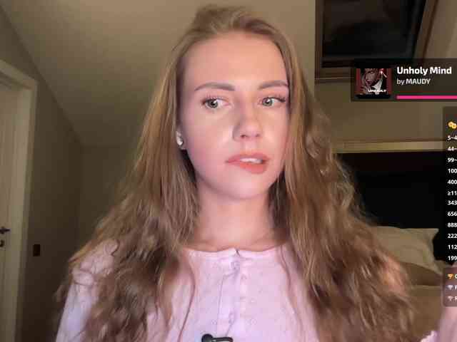 VikkiExtraCheese webcam