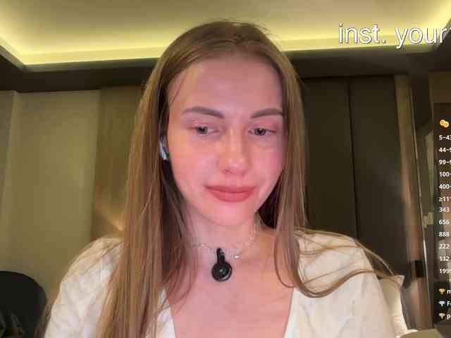 Model: VikkiExtraCheese