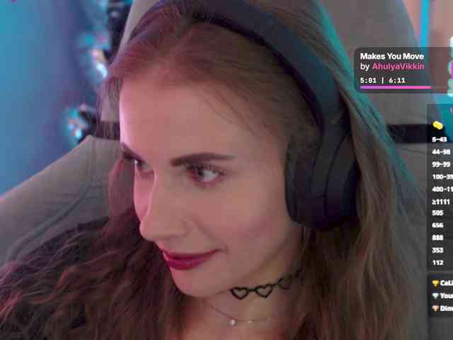 -VikkiL0vesChees... Live Webcam on BongaCams