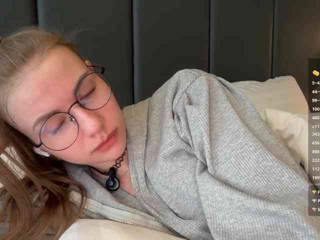 VikkiExtraCheese webcam