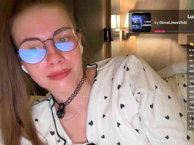 VikkiExtraCheese webcam