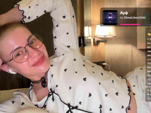 VikkiExtraCheese webcam