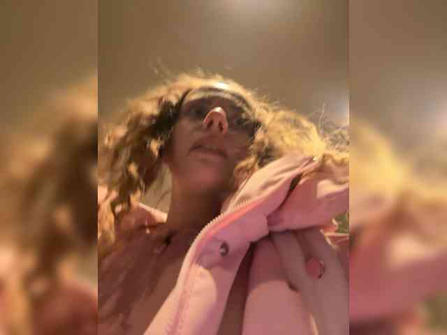 VikkiExtraCheese webcam