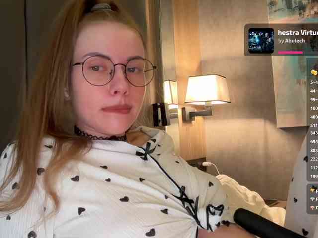 VikkiExtraCheese webcam