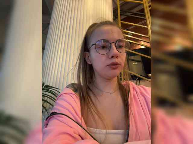 Model: VikkiExtraCheese