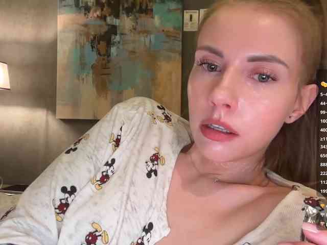 VikkiExtraCheese webcam