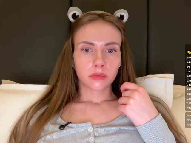 VikkiExtraCheese webcam