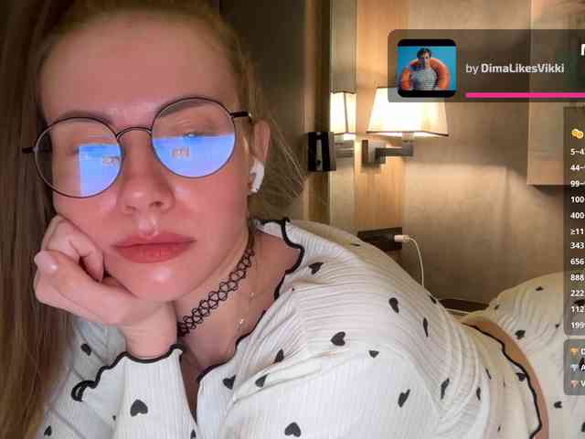 VikkiExtraCheese webcam