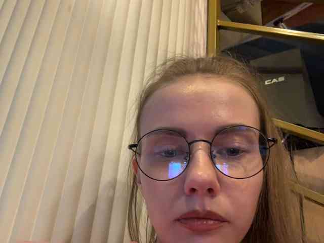 Model: VikkiExtraCheese