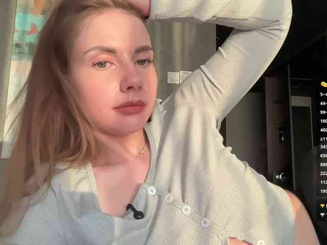 VikkiExtraCheese webcam