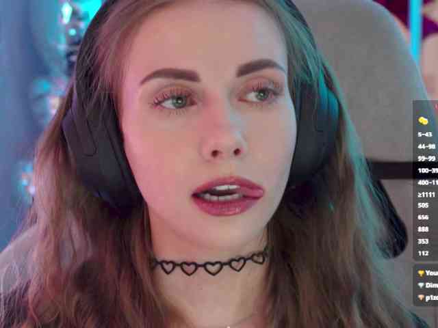 -VikkiL0vesChees... Live Webcam on BongaCams