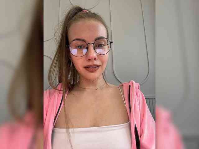 Модель: VikkiExtraCheese