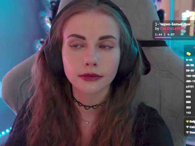 -VikkiL0vesChees... Live Webcam on BongaCams