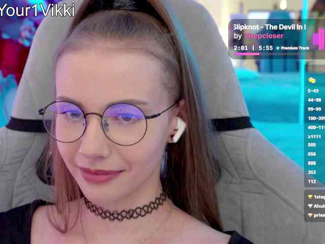 Модель: VikkiExtraCheese