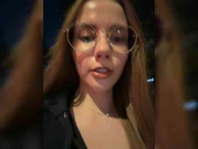 VikkiExtraCheese webcam