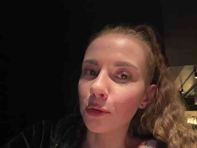 VikkiExtraCheese webcam