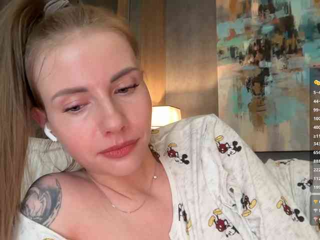 VikkiExtraCheese webcam