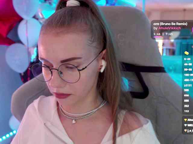 VikkiExtraCheese