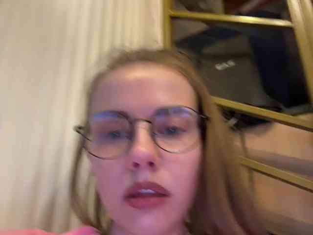 Model: VikkiExtraCheese