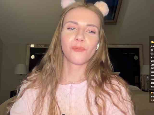 VikkiExtraCheese webcam