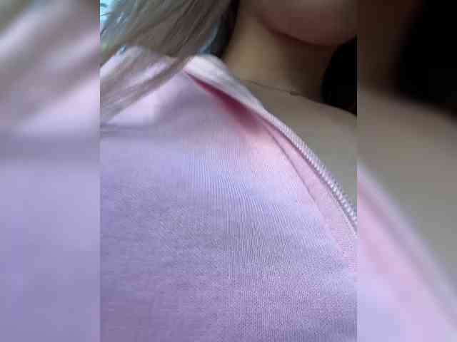 Модель: VikkiExtraCheese