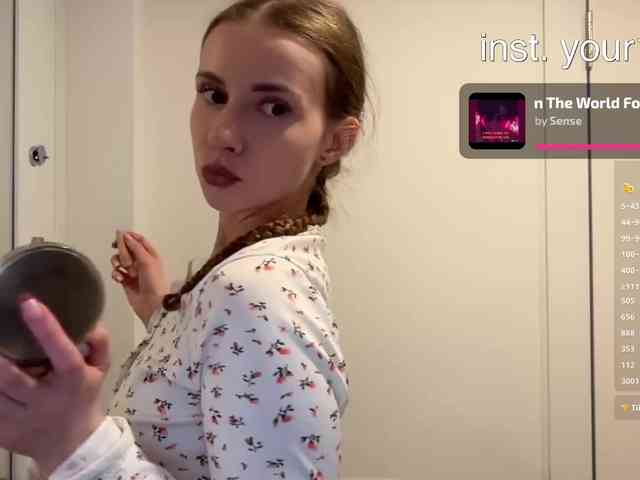 VikkiExtraCheese webcam