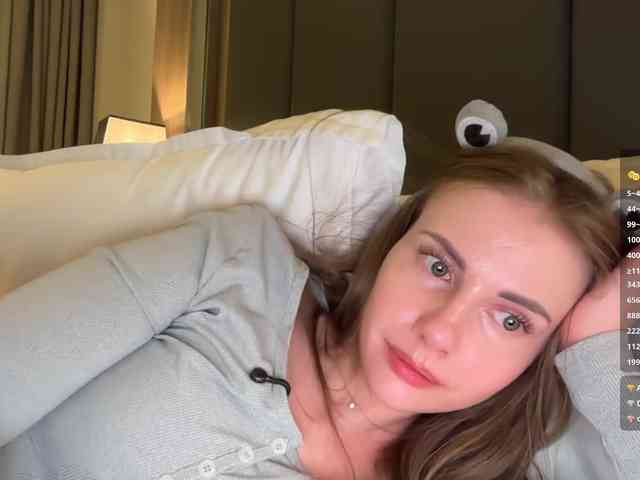 VikkiExtraCheese webcam