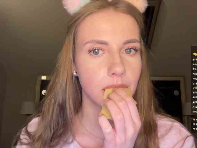 VikkiExtraCheese webcam