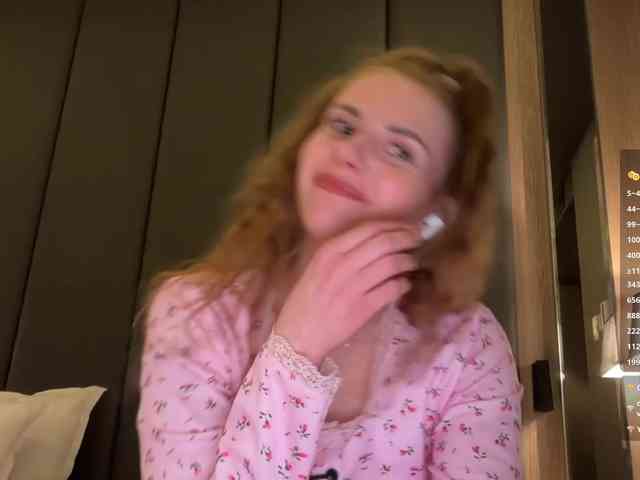 VikkiExtraCheese webcam