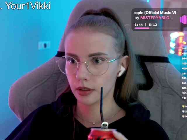 Модель: VikkiExtraCheese