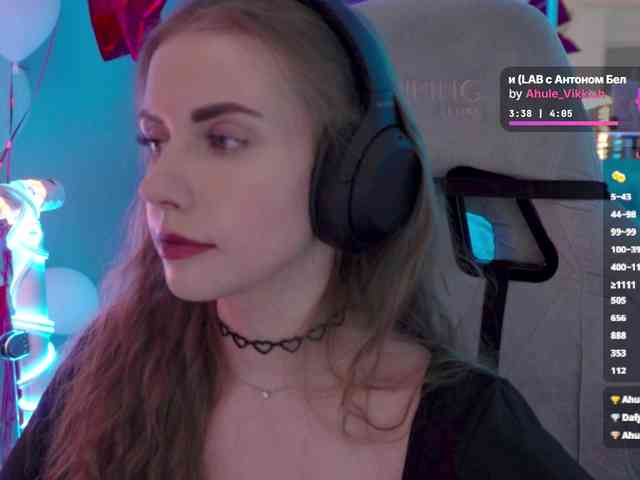 VikkiExtraCheese webcam