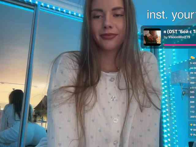Vikkiextracheese's cam show statistics and live stream