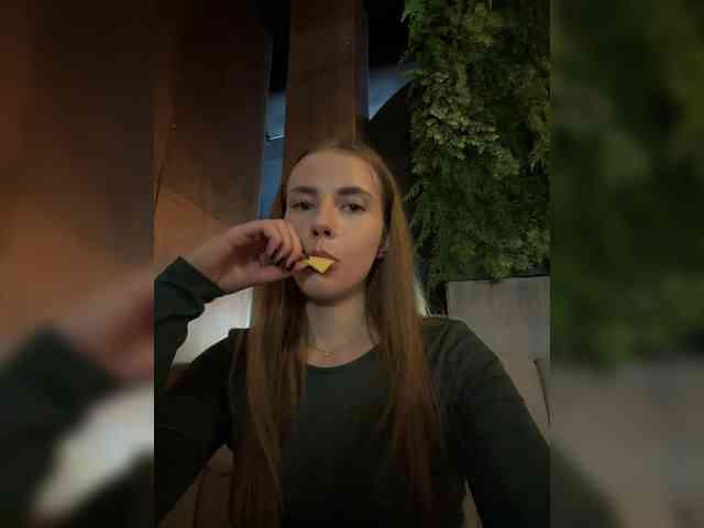 -VikkiL0vesCheese- Sex Cam Show