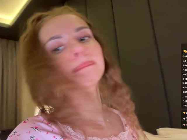 VikkiExtraCheese webcam