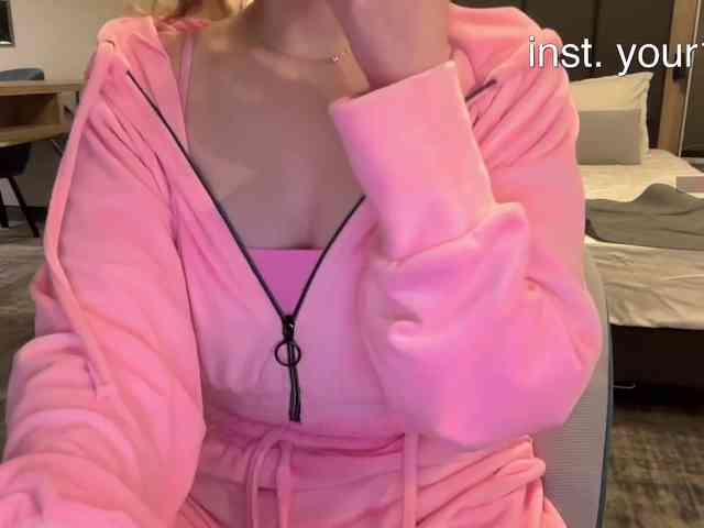 -VikkiL0vesCheese- Sex Cam Show