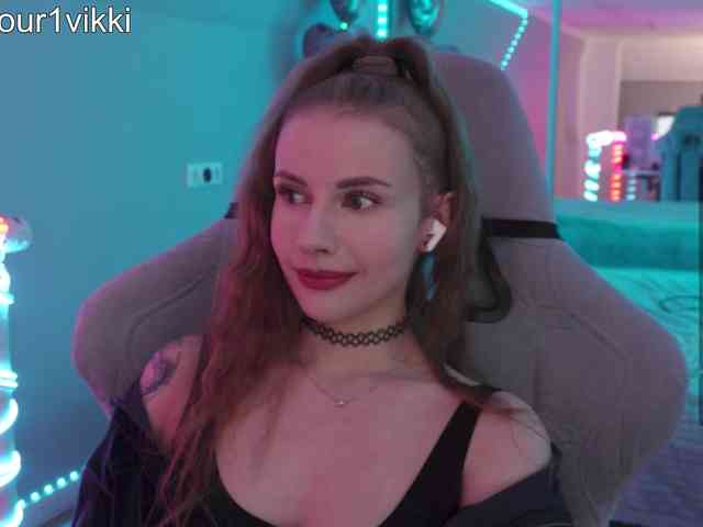 Модель: VikkiExtraCheese