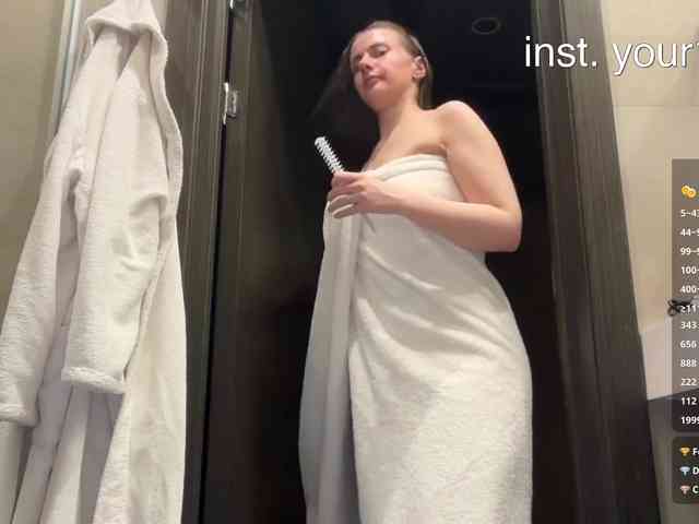 Model: VikkiExtraCheese