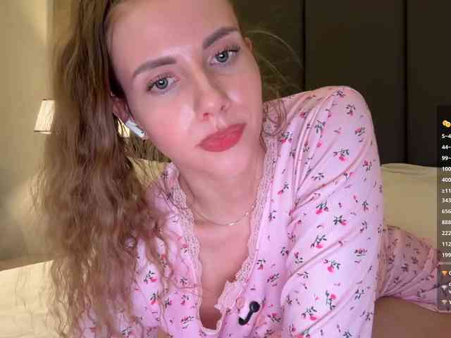 VikkiExtraCheese webcam