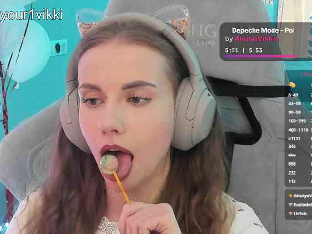 Model: VikkiExtraCheese