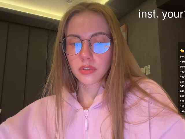 Модель: VikkiExtraCheese