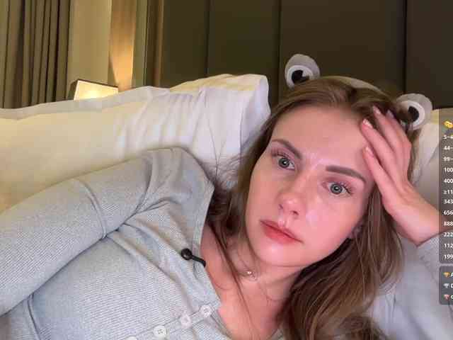 VikkiExtraCheese webcam