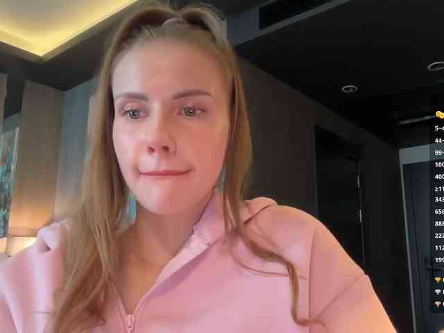 VikkiExtraCheese webcam