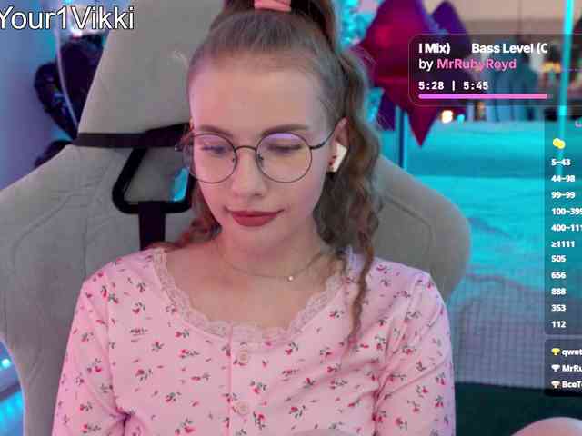 Модель: VikkiExtraCheese
