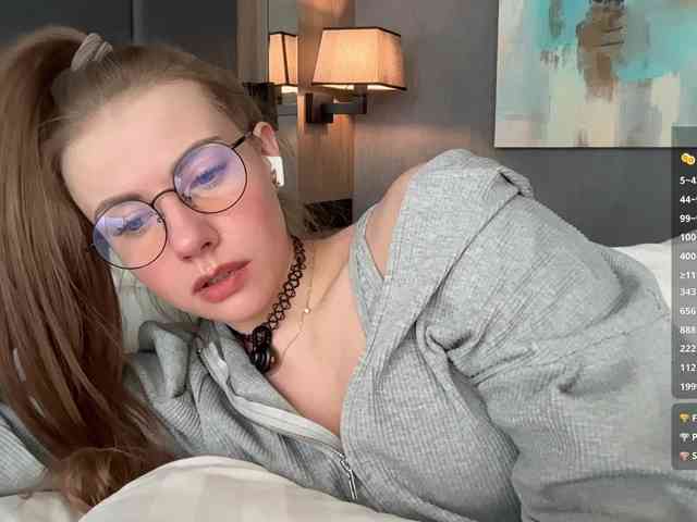 VikkiExtraCheese webcam