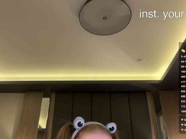 Model: VikkiExtraCheese