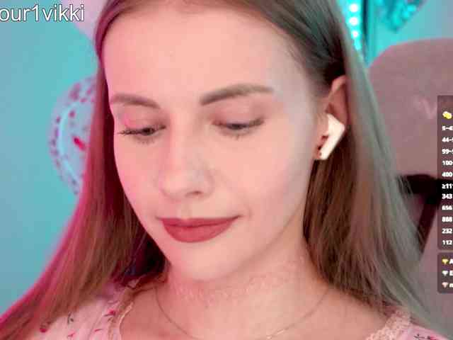 -VikkiL0vesChees... Live Webcam on BongaCams