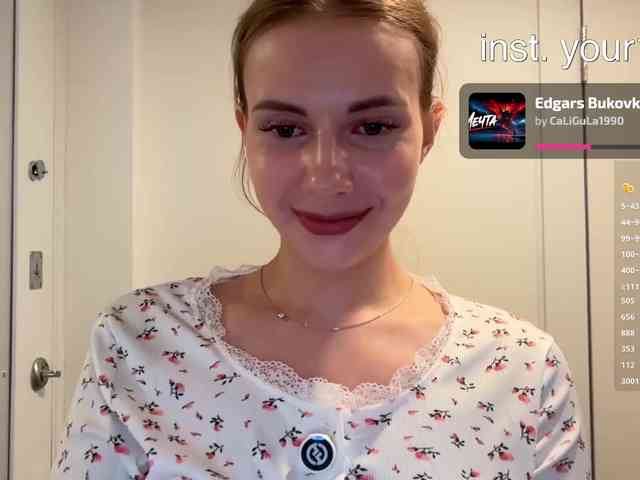VikkiExtraCheese webcam