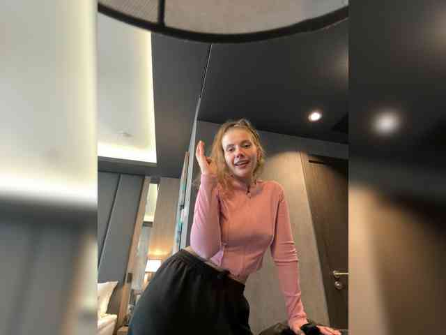 VikkiExtraCheese webcam